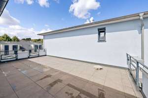 Drei Zimmer. Drei Außenbereiche. Ganz oben. - Besonderes Wohnen am Riedberg - sofort verfügbar – 60438 Kalbach-Riedberg, Frankfurt am Main – Vorschaubild 10