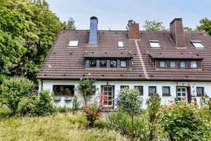 Idyllisch im Grünen! Knapp 155 m²  Einfamilienhaus mit Modernisierungsbedarf und Ausbaupotential
