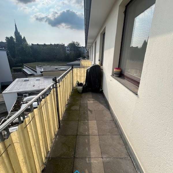 *** Attraktives u. solides Mehrfamilienhaus - mit Garagen - Aachener Innenstadt ***