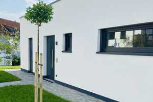WOHLFÜHLEN IN BIELEFELD - BUNGALOW IM BAUHAUSSTIL MIT LUXUS-AUSSTATTUNG UND VIEL GLAS. – Bielefeld – Vorschaubild 2