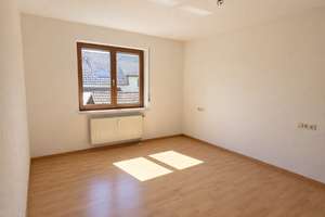 Lichtdurchflutete 3-Zimmer Etagenwohnung in Salem mit idyllischem Balkonblick und Carpot – Franz-Beer-Weg 7, 88682 Salem – Vorschaubild 2