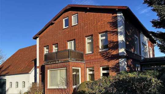 Bild von Zweifamilienhaus mit großem Lagerraum