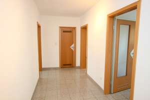 CHARMANTE ZWEI-ZIMMER WOHNUNG MIT GARAGE !!!