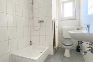 * ab 01.08. frei * großzügige 2-Zimmer,  große Wohnküche, Tageslichtbad, Balkon – Fröbelstr. 94, 47053 Duisburg – Vorschaubild 10