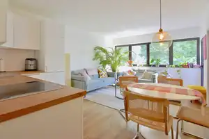 Schöne, ruhige,komplett sanierte 2 Zimmer Wohnung direkt am Stadtgarten – Krefeld – Vorschaubild 2