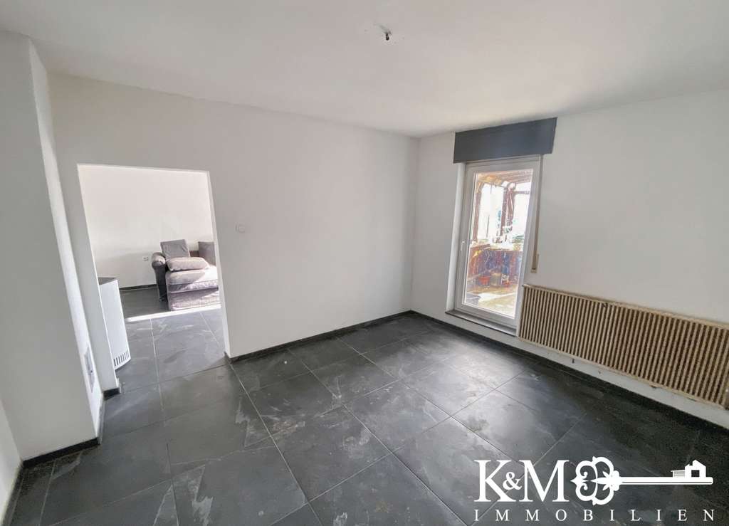 Immobilie in Kirchwald - Charmantes Projekt für Handwerker: 4 Zimmer, Stallgebäude, 553 m² Grundstück - Bild 2