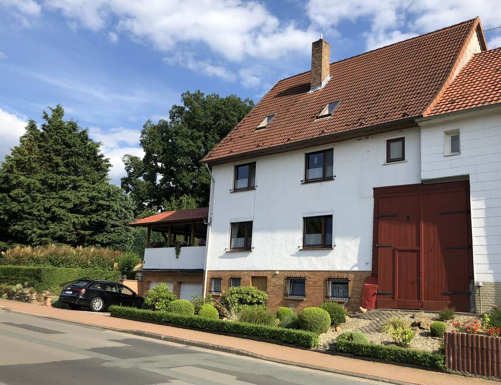 Immobilie in Hofgeismar - Gemütliche Doppelhaushälfte  mit 2 Wohnungen in Hofgeismar OT Carlsdorf - Bild 1