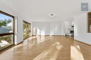 Wohnen mit Aussicht: Großzügiges Splitlevel-Haus mit Einliegerwohnung in Eppstein – Die vollständige Adresse der Immobilie erhältst du vom Anbieter., 65817 Eppstein – Vorschaubild 2