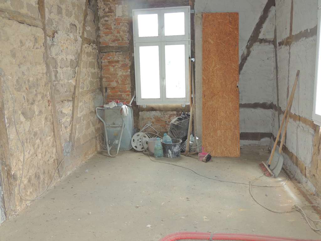 Immobilie in Solingen - SANIERUNGSBEDÜRFTIGE DENKMALGESCHÜTZTE VILLA IN ZENTRALER LAGE VON SOLINGEN MIT 459 m² GRUNDSTÜCK - Bild 4