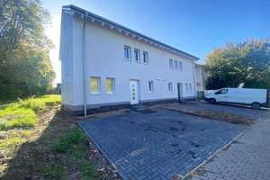 **Neubau-Erstbezug** Luxuriöse Doppelhaushälfte in gewachsener 1-A Lage – Die vollständige Adresse der Immobilie erhältst du vom Anbieter., 55278 Undenheim – Vorschaubild 3