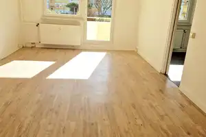 Nur wenige Stufen ins neue Wohnglück - sanierte 3 Zimmer Wohnung mit Balkon und EBK – Birkholzer Weg 8, 39128 Magdeburg – Vorschaubild 3