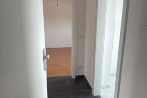 Renovierte 3-Zimmer-Wohnung mit Nutzung des Gemeinschaftsgartens zu vermieten