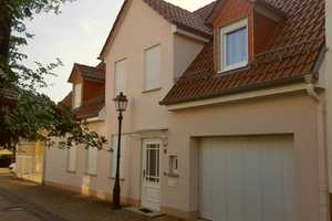 Stilvolles, neuwertiges Stadthaus mit Garage und Nebengebäude – Rosmarienstraße 3, 67806 Donnersbergkreis – Vorschaubild 1