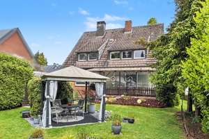 Klassisches Zweifamilienhaus auf gepflegtem Grundstück in ruhiger Lage von Castrop-Rauxel Becklem – Die vollständige Adresse der Immobilie erhältst du vom Anbieter., 44581 Castrop-Rauxel – Vorschaubild 1