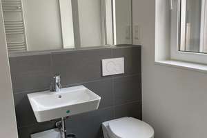 Hell und ruhig! Sanierte 4 Zimmer Altbauwohnung in Mitten der Duisburger Innenstadt. – Kuhstr. 23-25, 47051 Altstadt, Duisburg – Vorschaubild 2