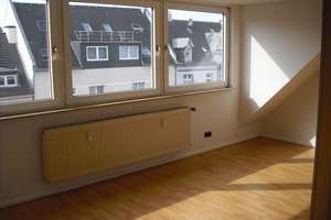 Schöne 2 Zimmer-Wohnung im Dachgeschoss in Rotthausen!!! – Steeler Str. 67, 45884 Rotthausen, Gelsenkirchen – Vorschaubild 2