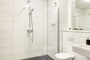 Stilvoll möbliertes, geräumiges 1-Zimmer-Apartment mit EBK und Balkon in Schwabing, München – Leopoldstr. 204, 80804 München – Vorschaubild 9