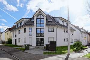 Schöne, frisch renovierte dreieinhalb Zimmer Wohnung mit EBK in Stuttgart, Stammheim