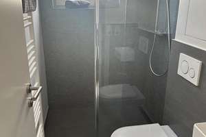 Erstbezug nach Sanierung: luxuriöse 1-Zimmer-Wohnung mit Einbauküche und Süd-Balkon in Düsseldorf – Erkrather Straße 85, 40233 Oberbilk, Düsseldorf – Vorschaubild 4