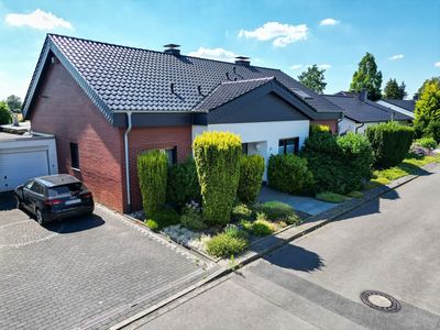 Exklusives Einfamilienhaus mit 279 m² Wohnfläche, Pool und unverbaubarem Weitblick