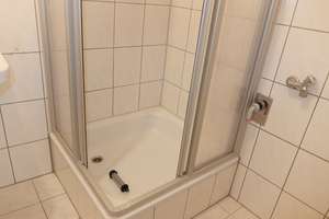 ++++   Erstbezug nach Renovierung ... Bad mit Dusche – Hainstraße 122, 9130 Sonnenberg, Chemnitz – Vorschaubild 3