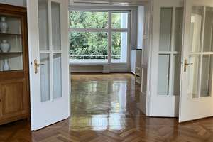 Zentrale und helle 3-Zimmer-Wohnung mit Sonnenloggia und KFZ-Stellplatz in der Bonner Südstadt