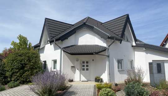 Bild von Wer das Besondere liebt - Individuelles, freistehendes EFH in Mettenheim mit Garten und Garage