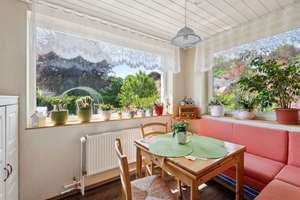 Grün, ruhig und modernisiert - Einfamilienhaus mit Pool & Kamin in Berlin-Tegel – Die vollständige Adresse der Immobilie erhältst du vom Anbieter., 13507 Tegel, Berlin – Vorschaubild 2
