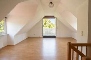 Sonnige DG-Maisonette Wohnung in Berlin-Hermsdorf: 3 Zimmer, 2 Balkone – Die vollständige Adresse der Immobilie erhältst du vom Anbieter., 13467 Hermsdorf, Berlin – Vorschaubild 2
