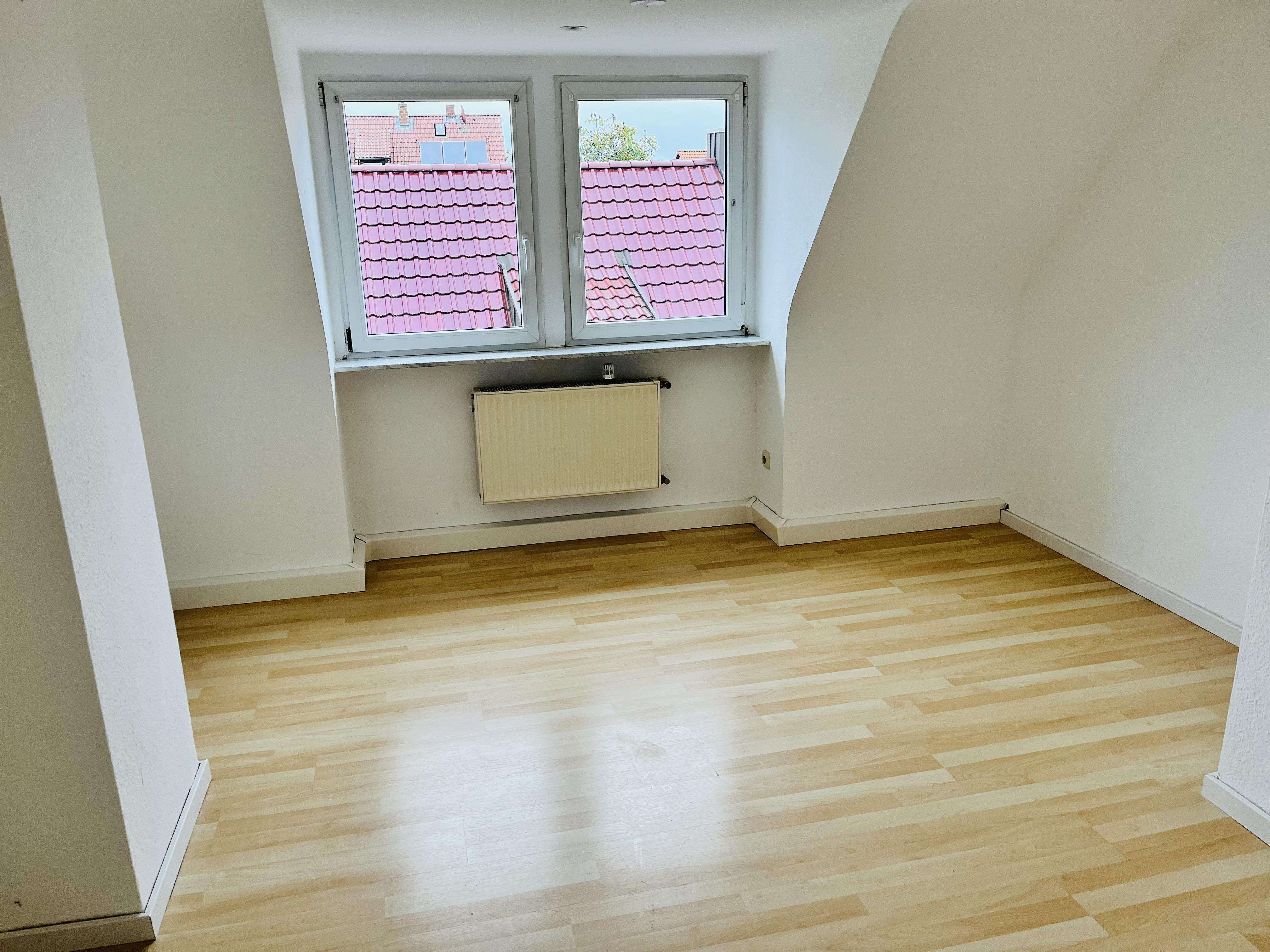 Immobilie in Haßfurt - *PREISSENKUNG* Beziehbare 3 Zimmer-Wohnung mit Küche, Duschbad/WC und Kellerraum in ruhiger, stadtn - Bild 2