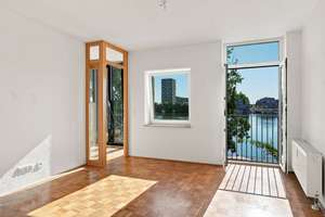 Traumhaft! 2 Zimmer direkt am Wasser mit Wintergarten zum Sofortbezug mit TG Stellplatz! – Die vollständige Adresse der Immobilie erhältst du vom Anbieter., 13587 Hakenfelde, Berlin – Vorschaubild 4