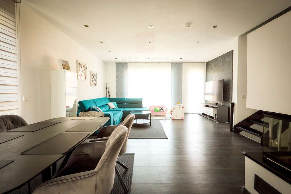 Immobilie in Reichertshofen - Premium-Doppelhaushälfte mit Energie-Plus-Konzept | PV, Wärmepumpe, Sauna & Doppelgarage - Bild 0