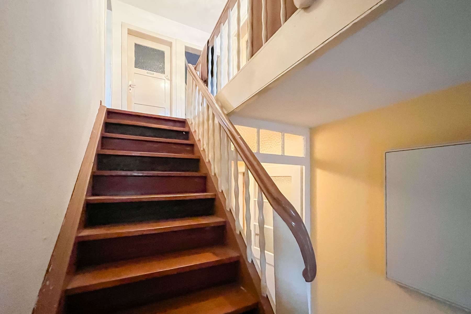 Immobilie in Hausen - Großzügiges Wohnhaus in naturnaher Lage - ein Rohdiamant für kreative Gestalter - Bild 4