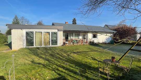 Bild von BS-Schapen, s ruhige Lage, Bungalow m. Satteldach, 130m²-Wfl+30m² Hobbyr, 5-6 Zi, EBK, Kamin, 1 Gara