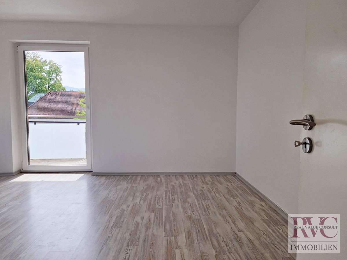 Immobilie in Freilassing - Attraktive Wohnung in Freilassing – hell, modern, Balkon, vielseitig nutzbar für Wohnen oder Gewerbe - Bild 5