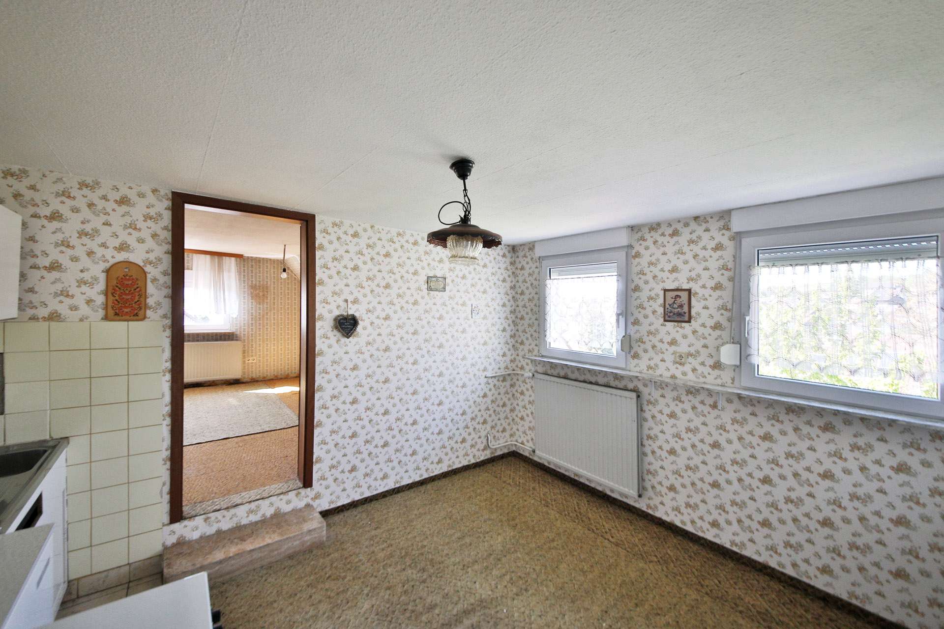 Immobilie in Birkenfeld - Gestaltungschance: 2-Familienhaus in Gräfenhausen mit Wintergarten, Garagen und großem Grundstück - Bild 9