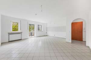 Helle 3-Zimmer-Wohnung mit Balkon, Garage & Garten-blick in München Moosach – Dachauer Straße 354A, 80993 Alt-Moosach, München – Vorschaubild 3