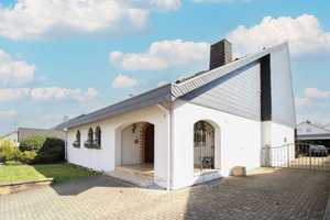Sofort bezugsfrei, renovierungsb. EFH mit Garten, ausgebautem UG, mehrere Schlafz. & Doppel-Garage – Karlsruhe (Kreis) – Vorschaubild 1