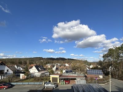 MIT BLICK ZUR LUDWIGSHÖHE: MODERNISIERTE 2-FAMILIEN-DOPPELHAUSHÄLFTE IN RUHIGER LAGE VON RÜCKERSDORF