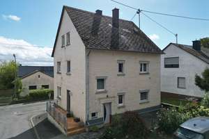 Komplett renoviertes Einfamilienwohnhaus mit angrenzender ehem. Scheune und PKW-Garage – Die vollständige Adresse der Immobilie erhältst du vom Anbieter., 56858 Peterswald-Löffelscheid – Vorschaubild 2
