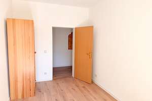 Gemütliche 3-Zimmer-Wohnung mit Balkon in Chemnitz-Bernsdorf - jetzt zum Verkauf! – Lutherstraße 67, 9126 Bernsdorf, Chemnitz – Vorschaubild 3