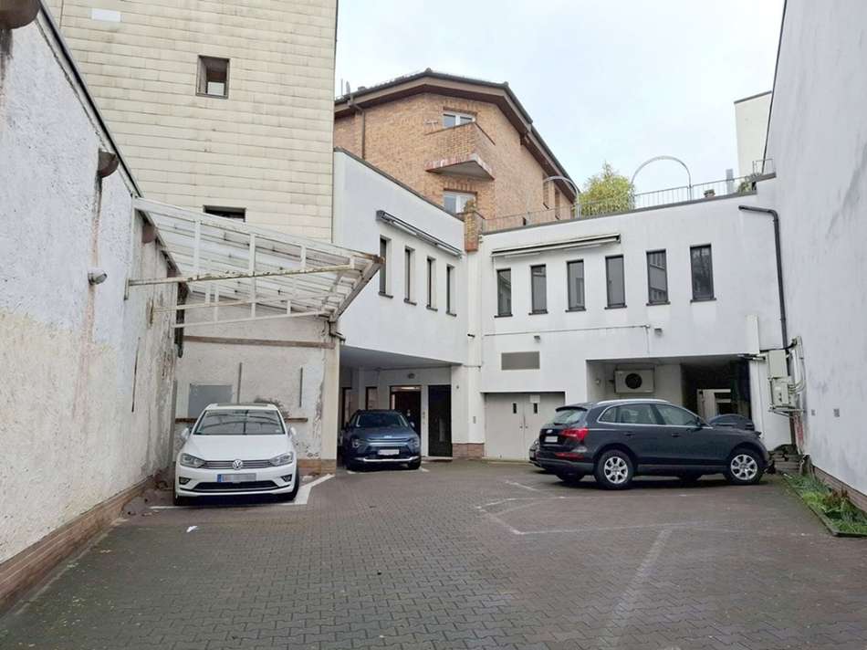 Hinterhof_Parkplätze