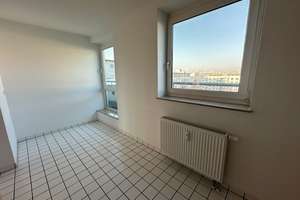Bezugsfreie 2-Zimmer-Wohnung mit direktem Havelblick vom Balkon inkl. Tiefgaragenstellplatz & Keller – An der Havelspitze 17, 13587 Hakenfelde, Berlin – Vorschaubild 12