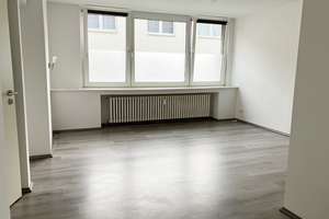 Modernes 1-Zimmer-Apartment, renoviert, offener Kochbereich, Schlafnische, Wandschrank,Tageslichtbad – Saarstraße 105, 46045 Altstadt-Süd, Oberhausen – Vorschaubild 6