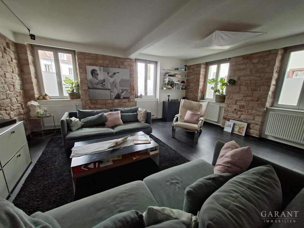 **Besondere Immobilie - Liebevoll und aufwändig saniert - Wohnhaus statt Wohnung - **