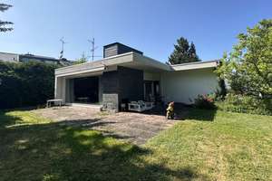 MHI - Einmalige Kaufgelegenheit in Bestlage! Bungalow mit Schwimmhalle und einem 1.040 m² Grundstück