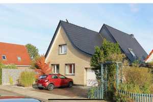 Ein Zuhause zum Wohlfühlen: Gepflegtes Mehrfamilienhaus in zentraler und ruhiger Lage von Cuxhaven – Cuxhaven (Kreis) – Vorschaubild 1