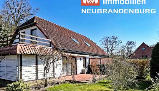 Bild von AUCH FÜR ZWEI FAMILIEN: WOHNHAUS MIT DACHTERRASSE + EINBAUKÜCHE + KAMINOFEN+ GARAGE + DOPPELCARPORT