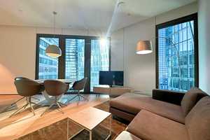 FOUR: möblierte 2-Zimmer-Wohnung mit Loggia und Skyline-Feeling