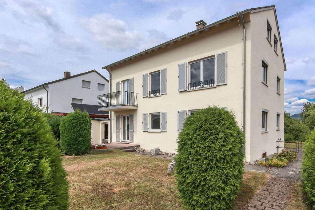 ZWEIFAMILIENHAUS IN STADTNÄHE